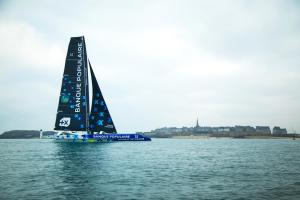 Le Maxi Banque Populaire IX est arrivé à Saint-Malo 