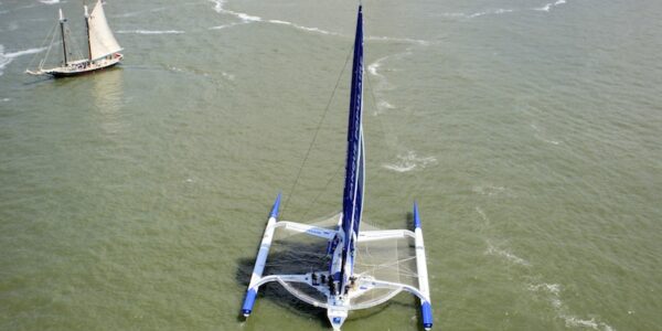 Armel Le Cléac'h and the Maxi Trimaran Solo Banque Populaire VII on stand by for the multihull North Atlantic solo record attempt, New York, Manhattan, United States of America.