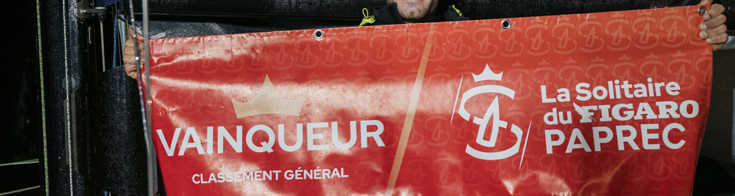 Corentin Horeau, Banque Populaire, 6ème a passer la ligne d'arrivée de l'étape 3 avant jury, La Solitaire du Figaro Paprec 2023 - Piriac sur Mer, le 14/09/2023