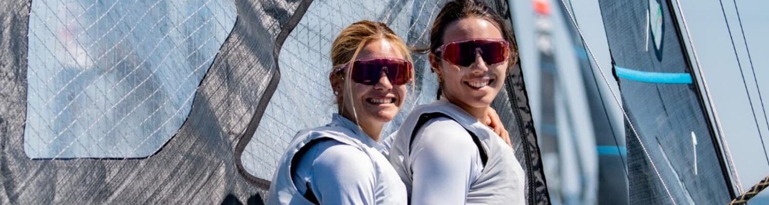 Mathilde-Lovadina-a-gauche-et-Lou-Berthomieu-lors-des-championnats-d-Europe-de-voile-le-12-juillet-2026-2319129