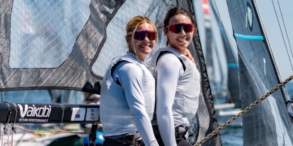 Mathilde-Lovadina-a-gauche-et-Lou-Berthomieu-lors-des-championnats-d-Europe-de-voile-le-12-juillet-2026-2319129